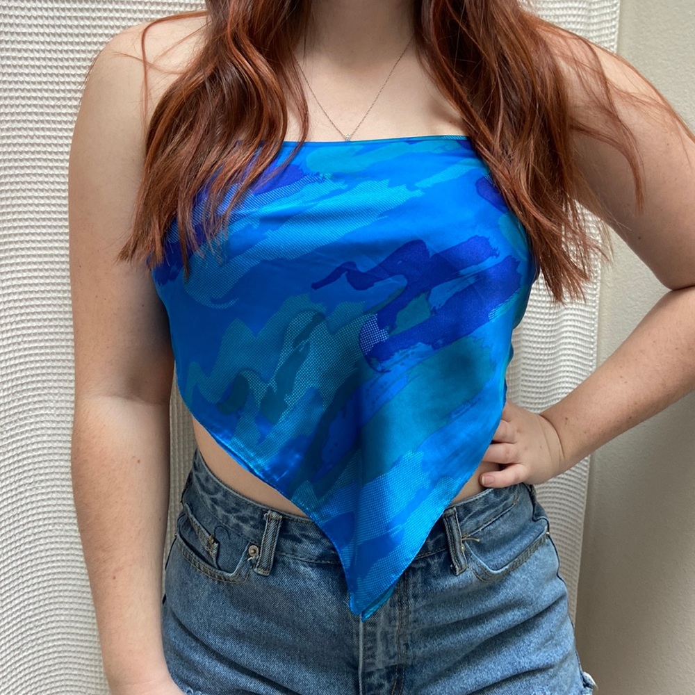 Women’s bright blue multicolored graphic silky bandana. One size.